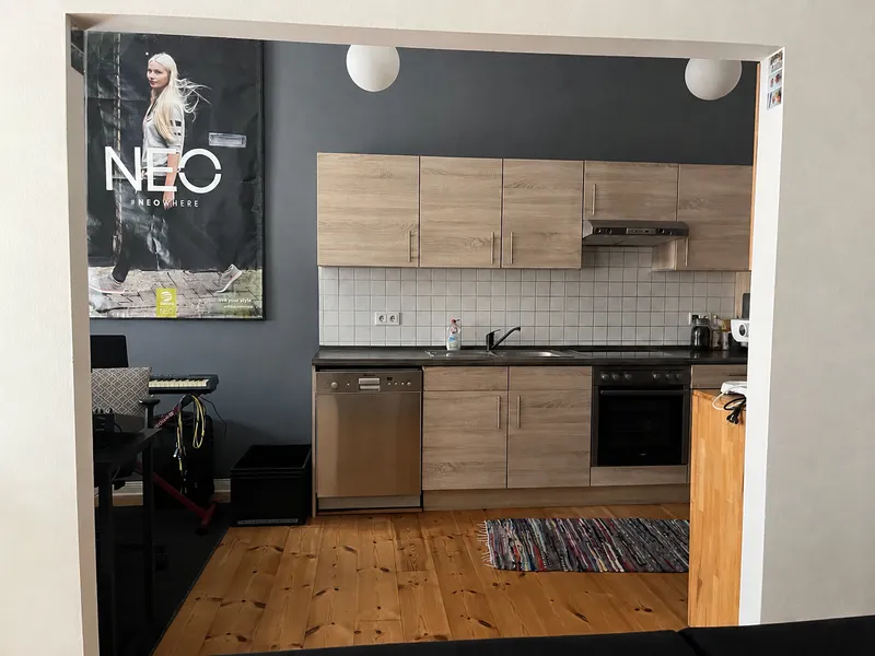 Altbau-Wohnung mit Spreeblick, Dielen und Backstein — photo 1